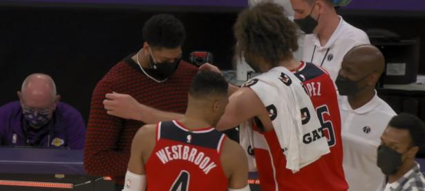 九游体育-浓眉哥爆冷击败MAD，回归赛场引爆全场！的简单介绍