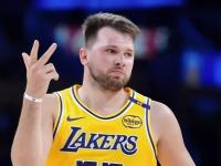 九游体育-关于东契奇回归赛场，战术调整首场状态亮眼，阿森纳观众沸腾！的信息