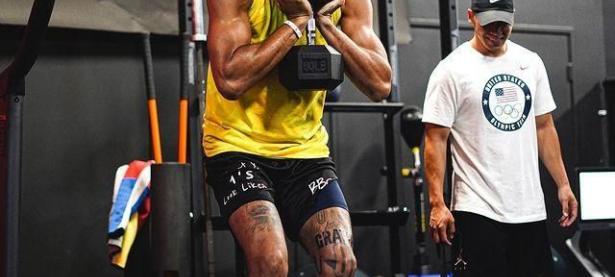 九游-关于金州勇士训练开放日，今夜单刀错失引欢呼，欧篮联在即，身体对抗强度拉满的信息